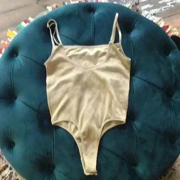 Forever 21 tan bodysuit size small. In great condition! - Picture 2 of 4